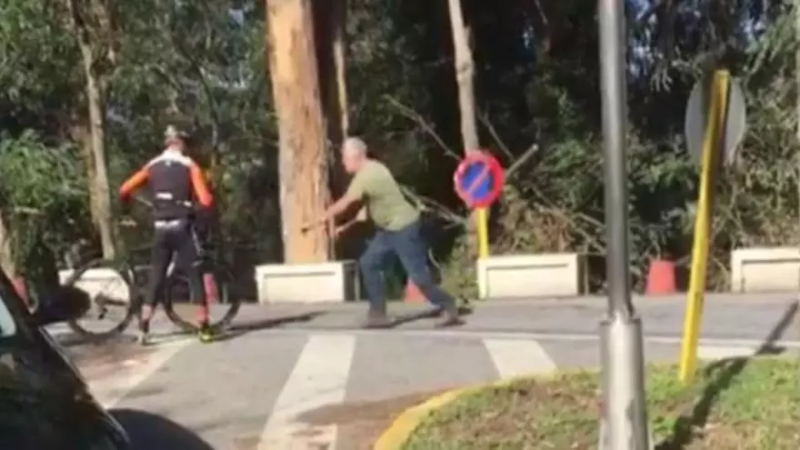 Un camioner agredeix dos ciclistes amb un martell a Pontevedra