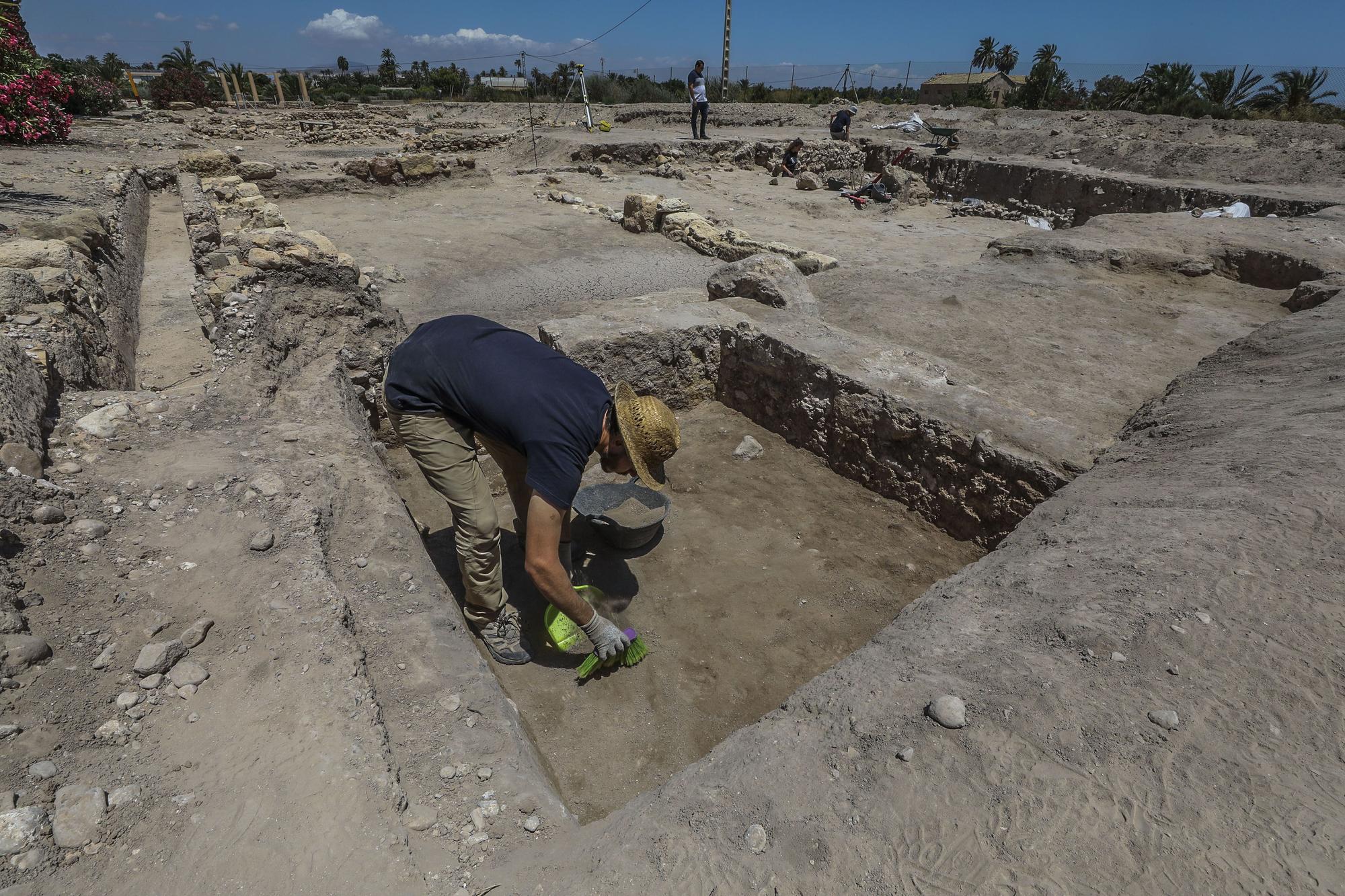 Primeras casas íberas halladas en las excavaciones en el yacimiento de La Alcudia en Elche