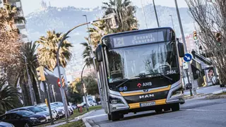 El AMB sanciona a Moventis con 85.000 euros por “carencias en el cumplimiento de los horarios” en los buses de L’Hospitalet