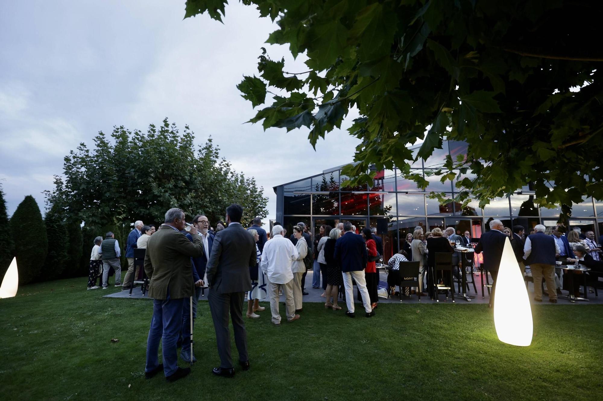 El 50 aniversario de los reyes del vermú de Oviedo: la fiesta de La Paloma en Casa Lobato.