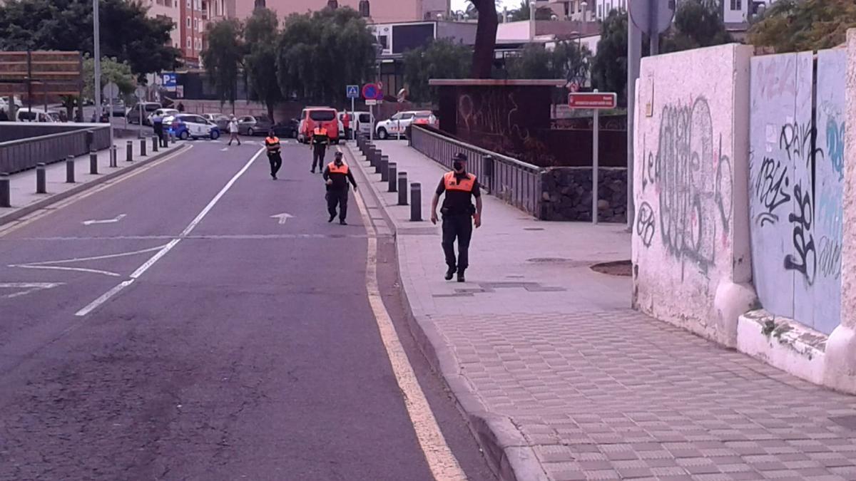 Voraz incendio en un edificio de la calle Salamanca de Santa Cruz de Tenerife