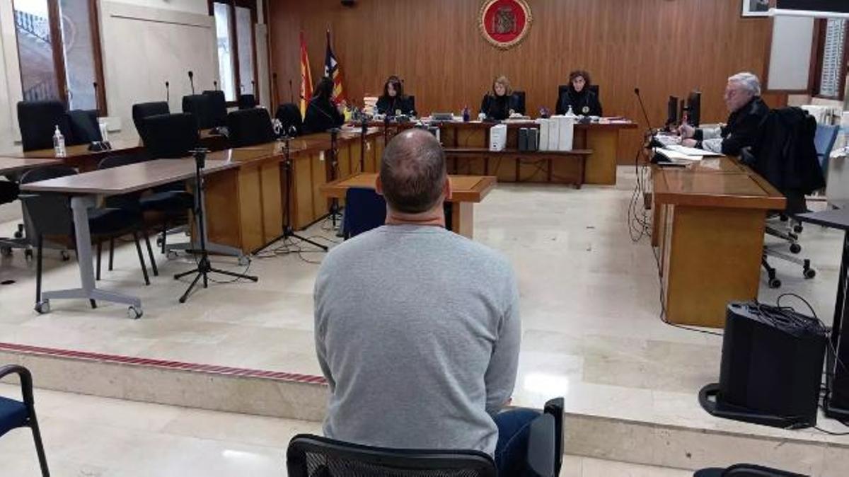 El hombre condenado, hoy durante el juicio en la Audiencia Provincial de Palma.