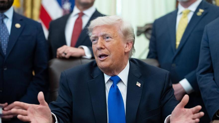 Trump acusa a la UE de violar el pacto comercial y elevará al 25% los aranceles a los vehículos