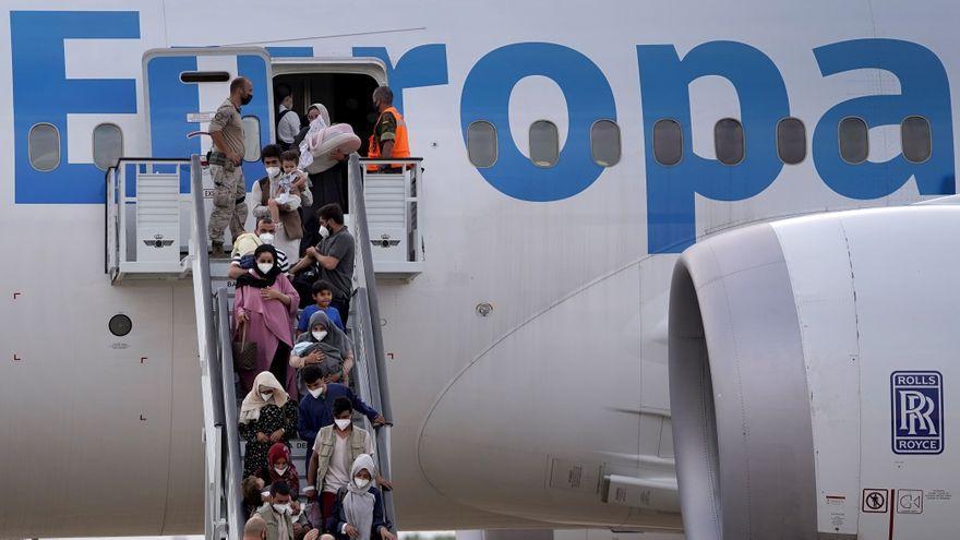 Llegada de un avión de evacuados de Kabul a la base aérea de Torrejón de Ardoz.