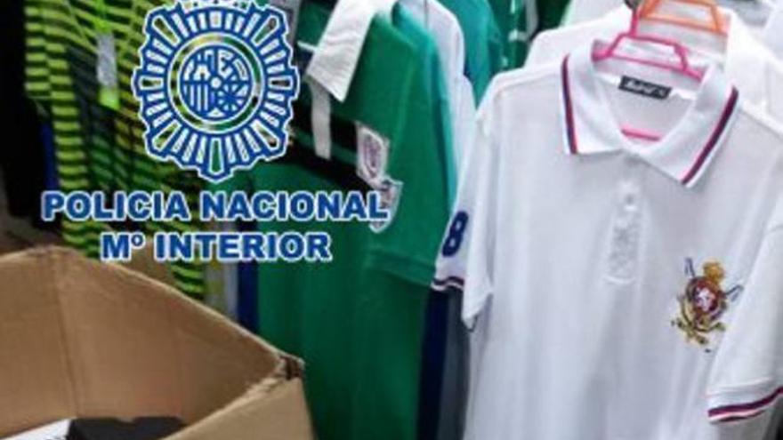 Incautados 113 artículos falsificados en dos tiendas del barrio de San Andrés