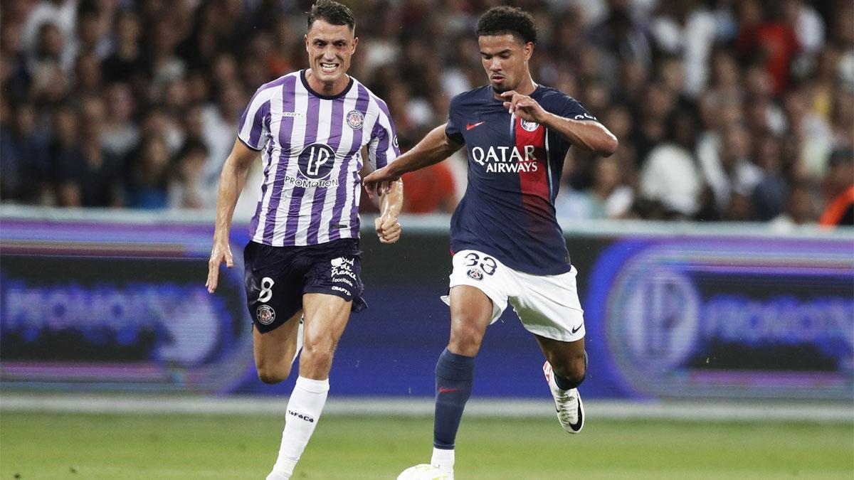 Warren Zaïre-Emery, en un partido del PSG contra el Toulouse