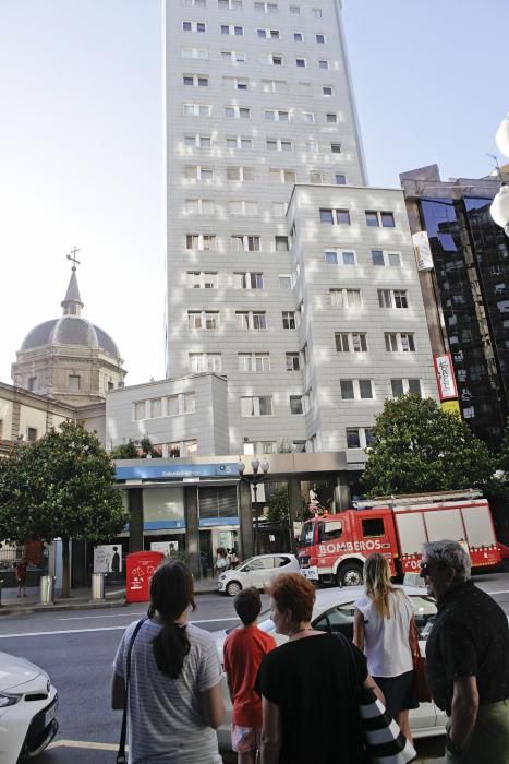 Despliegue de bomberos en Gijón