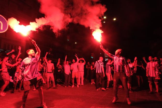 Explosión de júbilo en las calles de Málaga por el ascenso de su equipo de fútbol