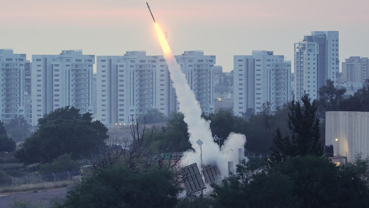 La defensa aérea de Israel se prepara para interceptar un cohete lanzado desde la Franja de Gaza, en imagen de archivo.