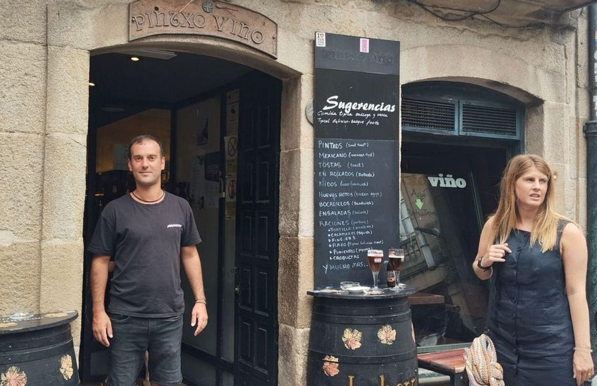 En el Pintxo Viño hay quien
puso su camiseta a secar
encima de la mesa. | C.V.