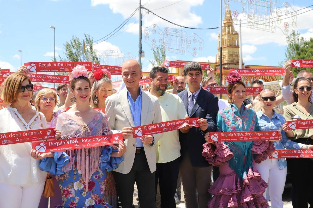 Campaña a favor de la promoción de órganos realizada por el hospital Reina Sofía, junto a los taxistas.