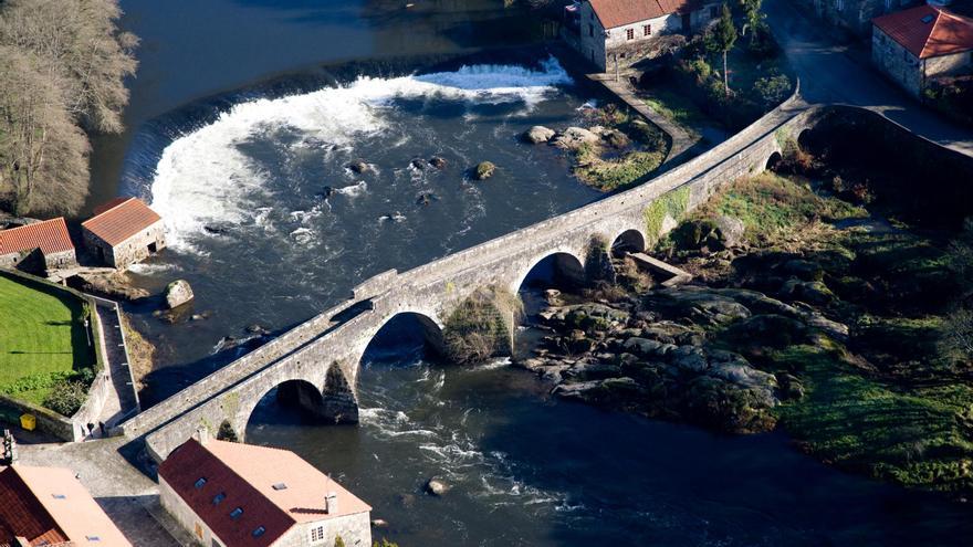 Música y fuegos artificiales en las Noites en Vela de A Ponte Maceira