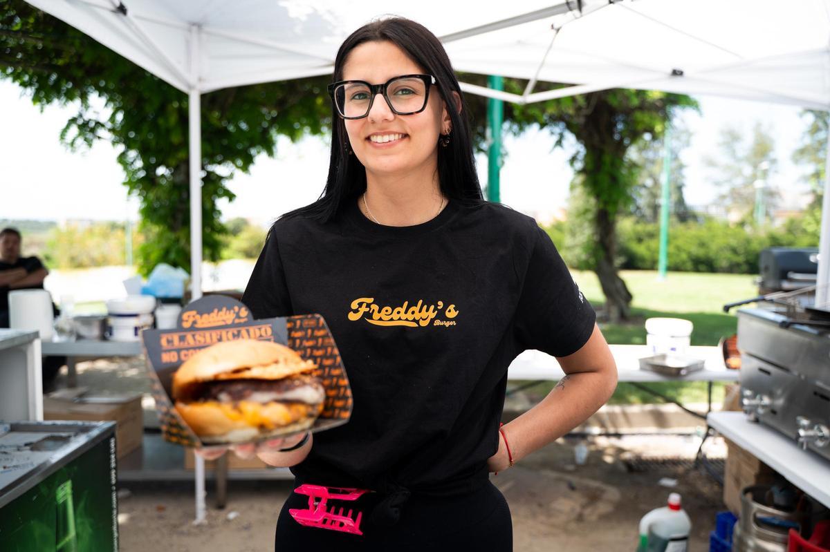 Galería | Así fue el evento de hamburguesas y tartas de queso en el parque Padre Pacífico de Cáceres