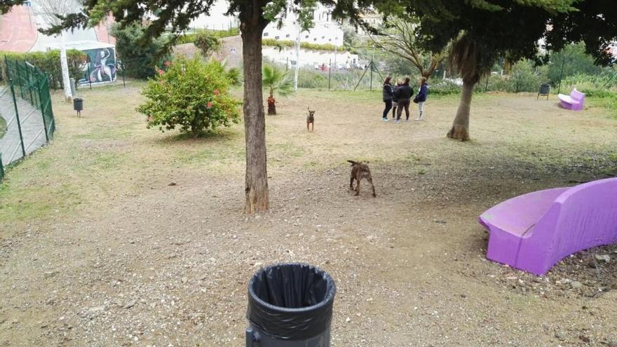 Nuevo espacio canino en el parque de Los Almendros.