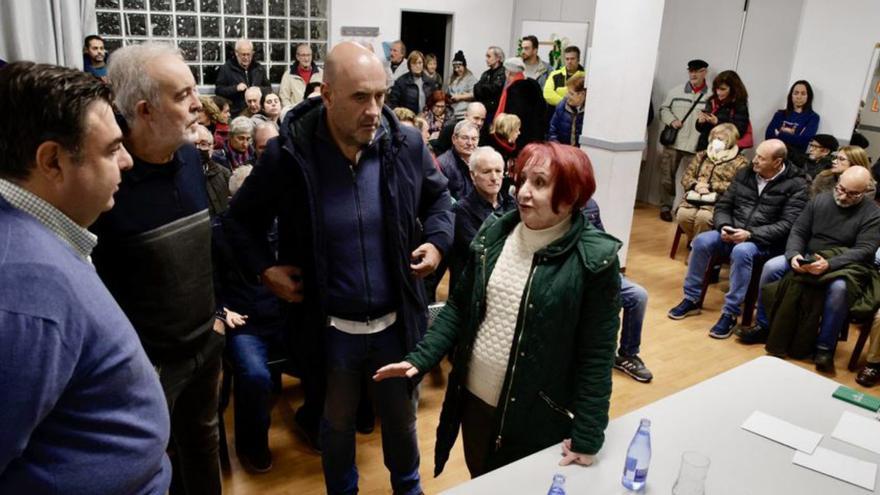 Por la izquierda, Pelayo Barcia, Manuel Cañete, Arturo Artime y Carmen Vilas, ayer, en la reunión. | JUAN PLAZA