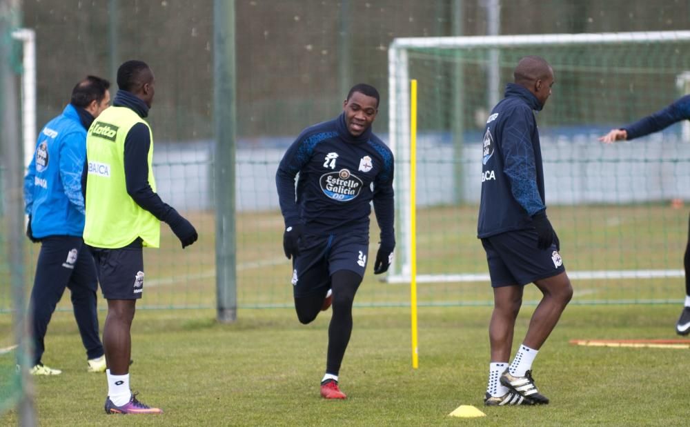 El jugador francés ha entrenado toda la semana al ritmo de sus compañeros. Davy Roef también está entre los escogidoso por el técnico, que ha optado por llevarse a los tres porteros a Eibar.