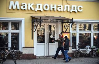 Un empresario se queda con los 850 restaurantes de MCDonald’s en Rusia y les pondrá nuevo nombre