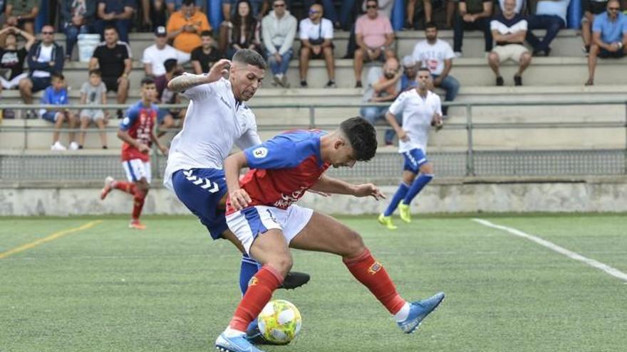 El eterno David García debuta con susto en el Juan Guedes