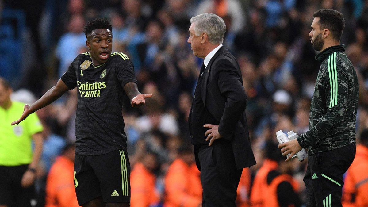 Vinicius pide explicaciones a Carlo Ancelotti por la debacle del Real Madrid ante el Manchester City