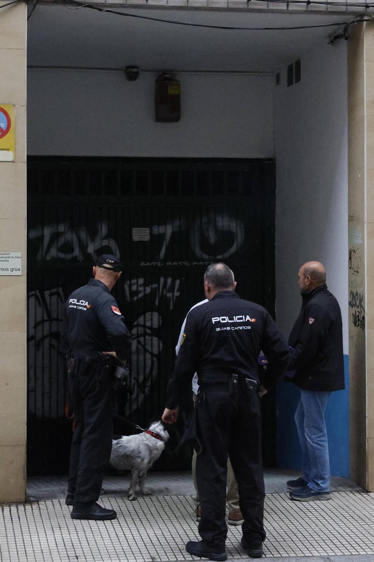 En imágenes: espectacular redada policial contra el tráfico de armas en Gijón