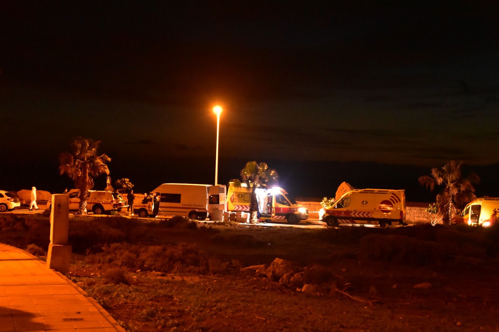 Cuatro fallecidos a bordo de un cayuco en una playa de Tenerife