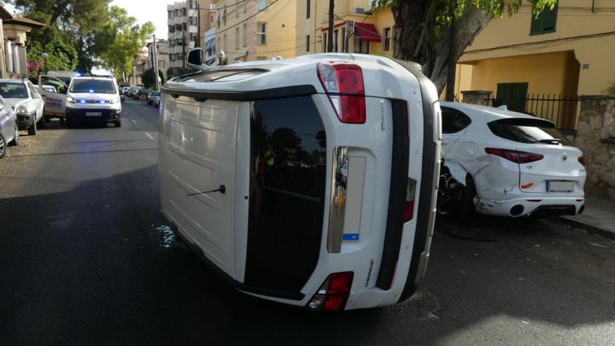 Dos conductores ebrios, imputados tras sufrir graves accidentes en Palma | POLICÍA LOCAL PALMA