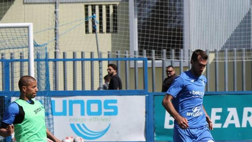 Gustavo Allés, durante un entrenamiento de esta semana.