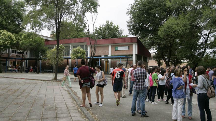 Educación reforma la pista polideportiva del IES Galileo Galilei de Córdoba