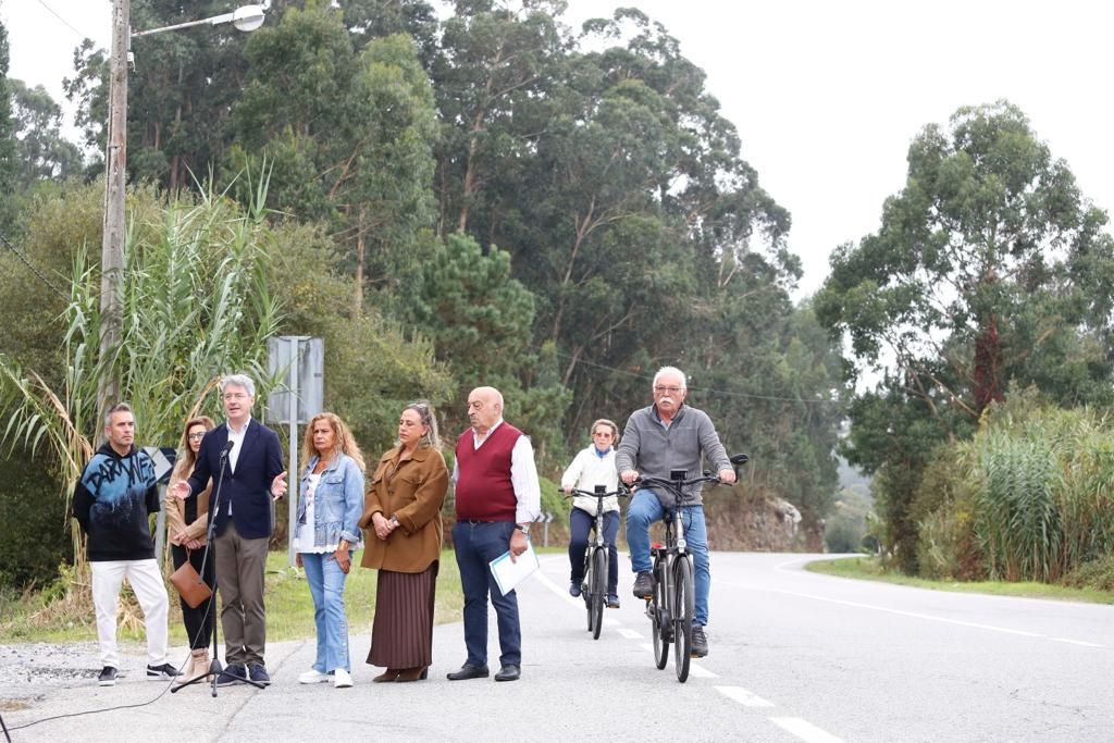 La presentación de la nueva senda entre Campos y Gandariña, que incluye carril bici. |   //  FDV