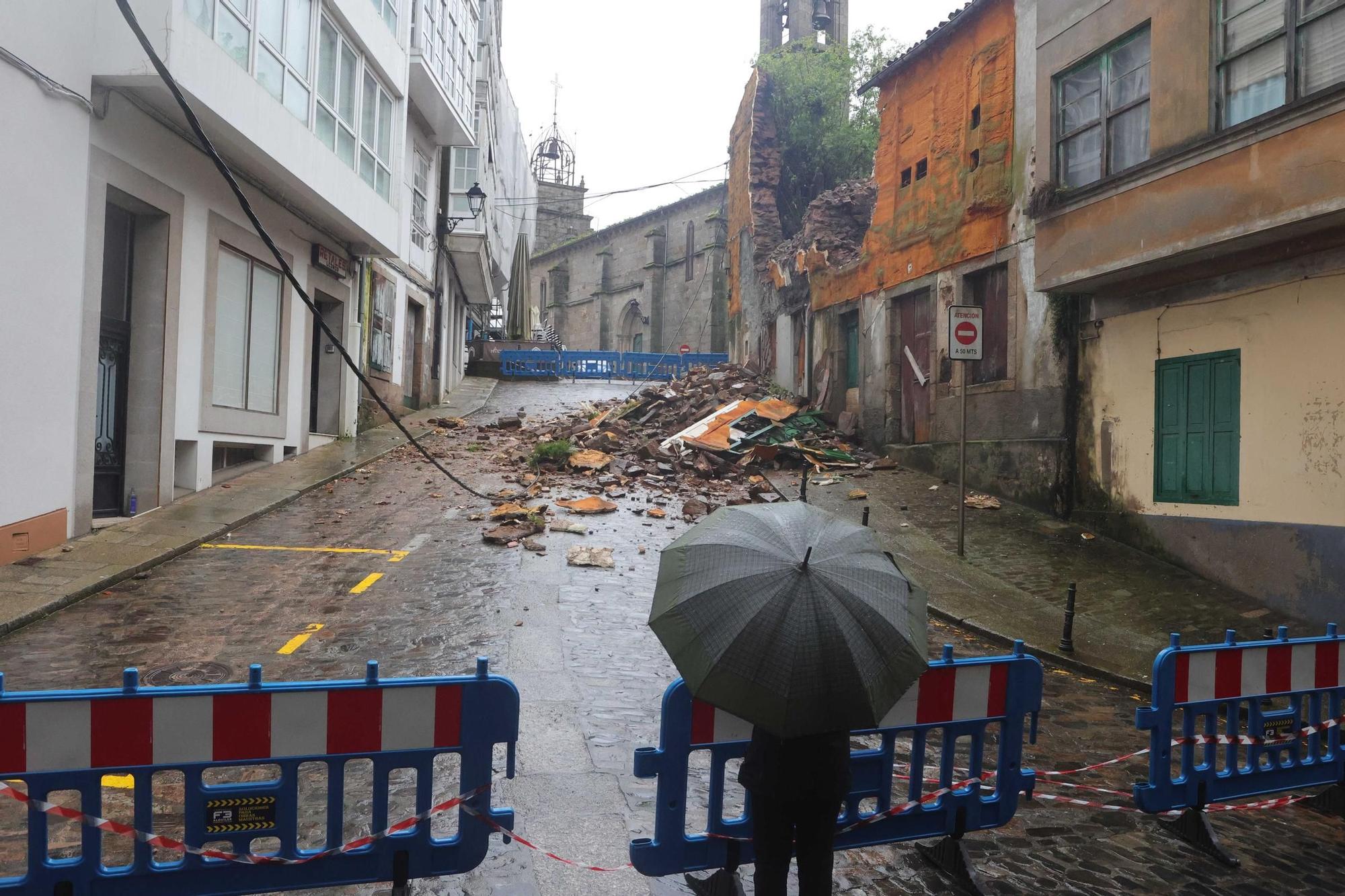 Colapsa un edificio del casco histórico de Betanzos