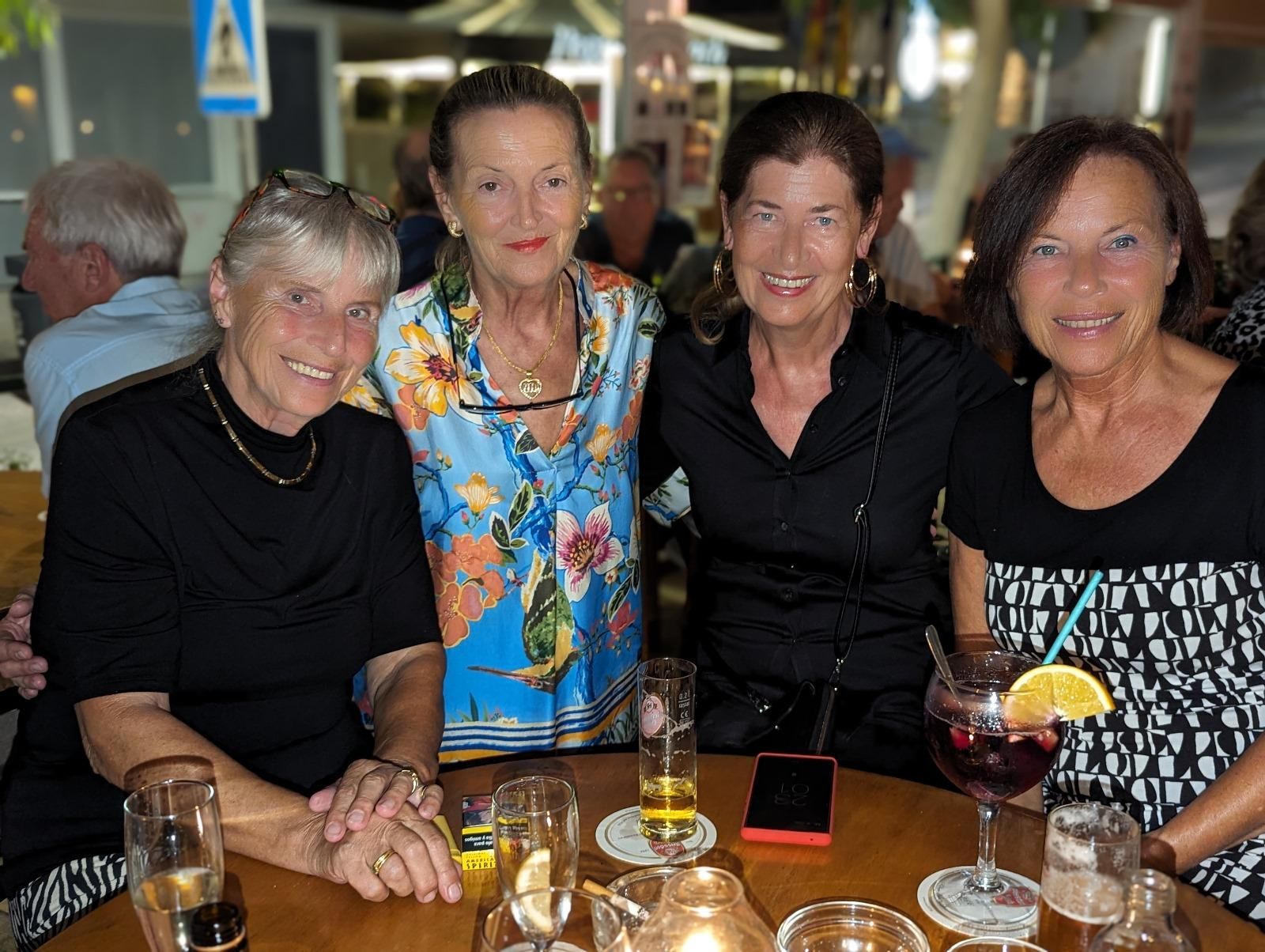 Hermine Reisinger (2.v.l.) bei den Feierlichkeiten zu ihrem Jubiläum.