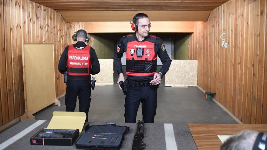 LLEGAN LAS PISTOLAS TASER A CORUÑA: El 091 usará sus primeras pistolas Taser  y cámaras personales de Galicia en A Coruña