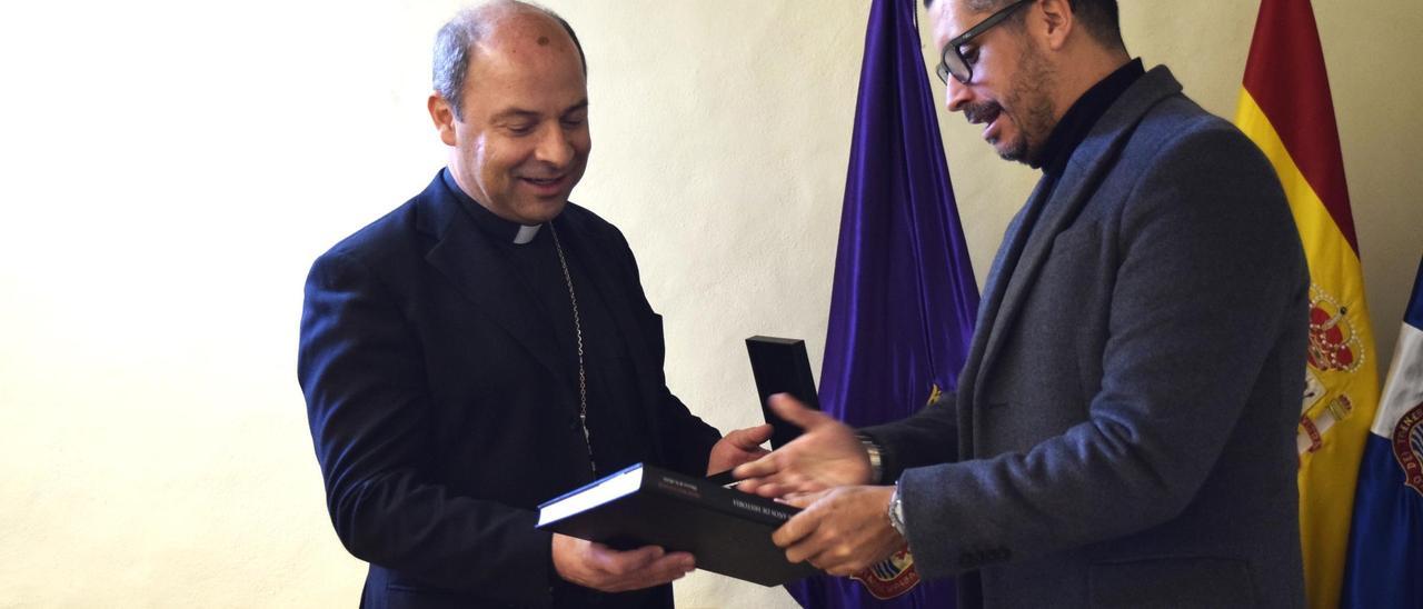 Gran despliegue con motivo de  la ordenación del nuevo obispo de Tenerife