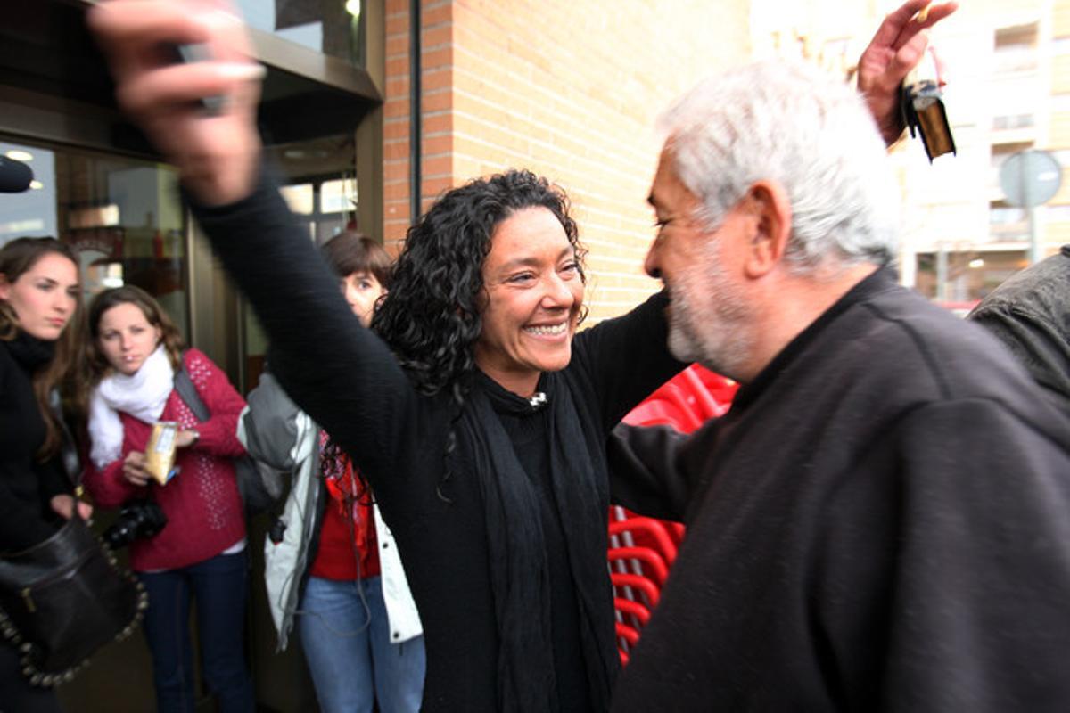 Els amics d’Óscar Sánchez segueixen el judici des d’un restaurant i celebren la seva absolució al finalitzar el judici.