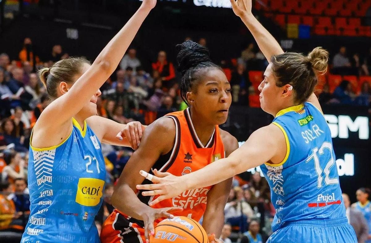Partido entre el Valencia Basket y el Cadi la Seu