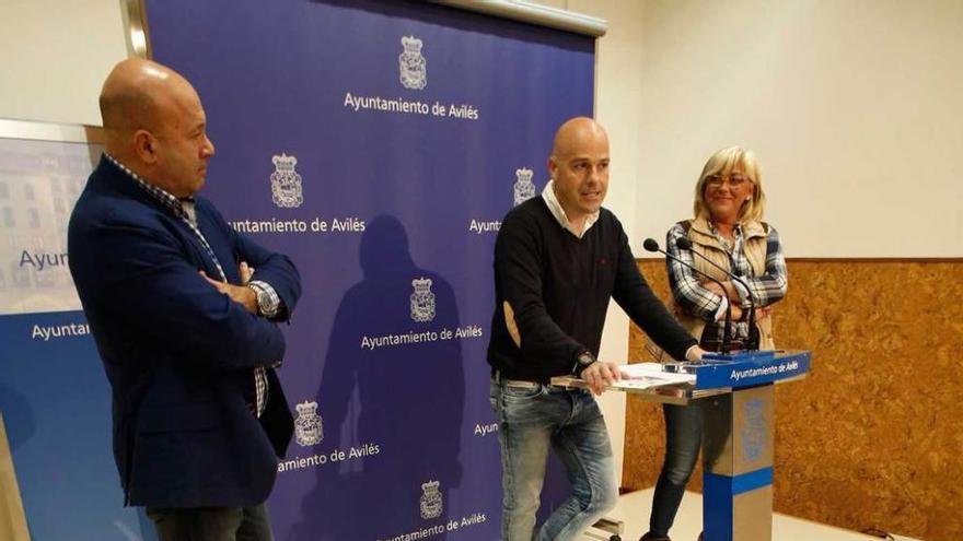 Víctor Valle, Carlos Fernández y Ana Hevia, en la presentación.