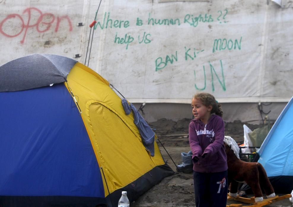 Los refugiados se agolpan en Idomeni