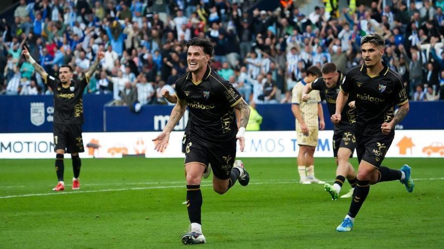 La Rosaleda mantiene vivo el sueño del Málaga CF (2-0)