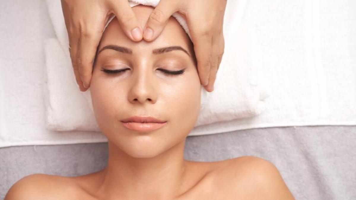 El massatge facial de 10 minuts rejovenirà el teu aspecte