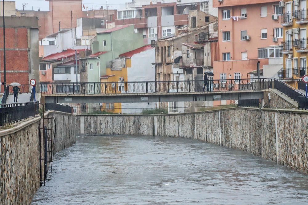 Las lluvias torrenciales anegan Torrevieja.