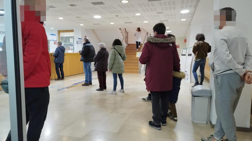 Más de 200 atenciones de adultos al día en las Urgencias del hospital de Ourense y 54 ingresados por gripe
