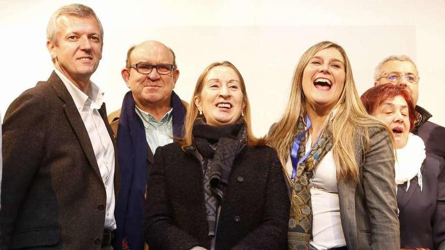 Rueda, Mandado, Pastor y Bouzós, ayer, al finalizar el congreso local del PP de Gondomar. // Ricardo Grobas