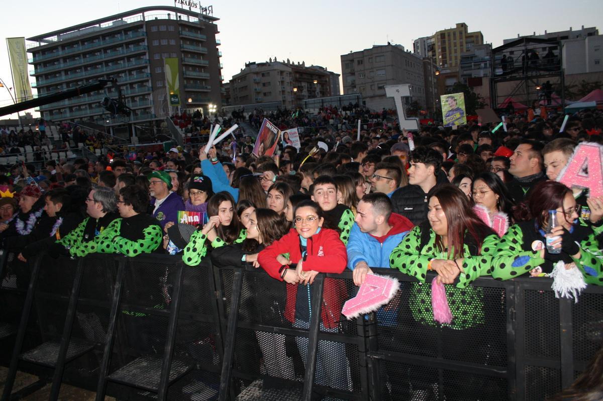 Miles de personas asisten cada año a las galas de las reinas y los reyes del Carnaval de Vinaròs.