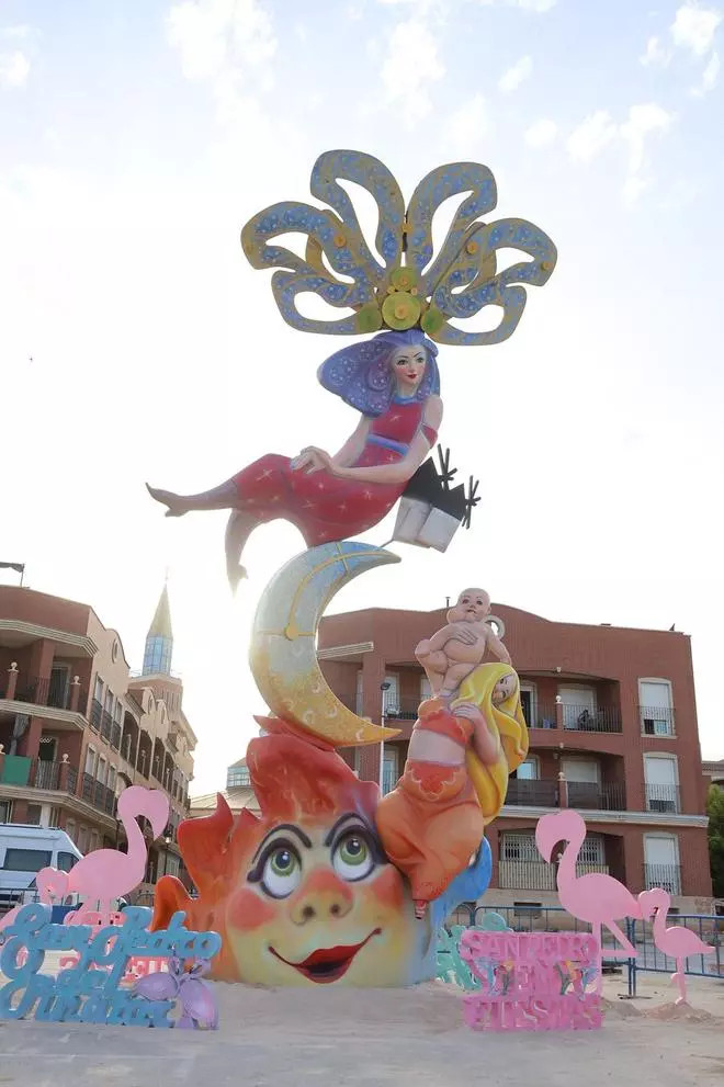 Así es la 'falla' que arderá la noche de San Juan en San Pedro del Pinatar: rinde homenaje al eclipse solar