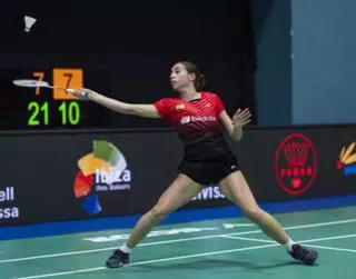 La ibicenca María García, promesa del bádminton nacional, se rompe el ligamento cruzado