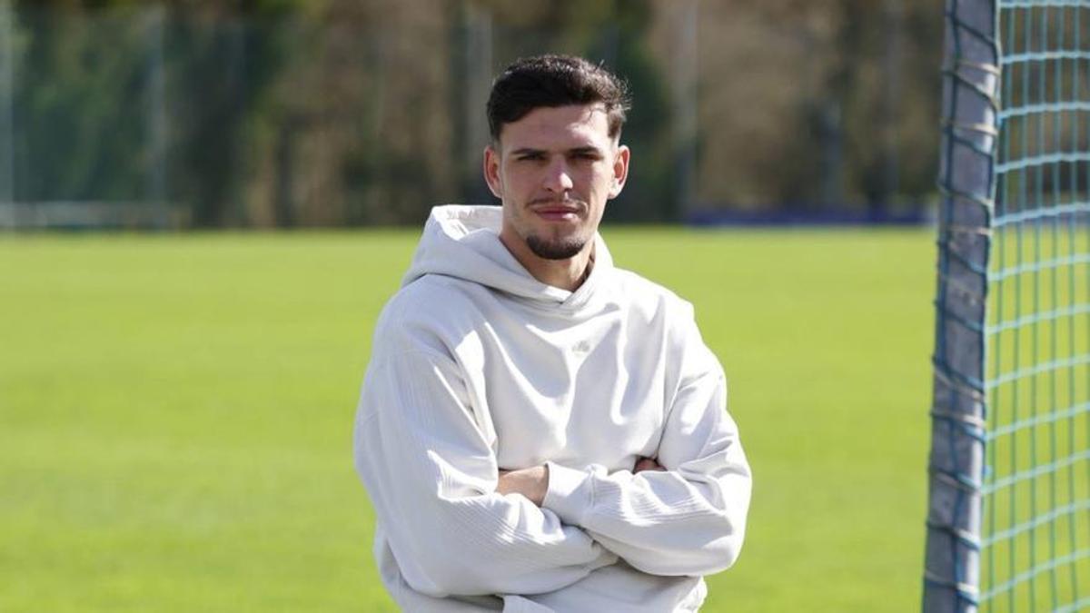 Javi López, ayer, en el campo número dos de El Requexón. | MIKI LÓPEZ