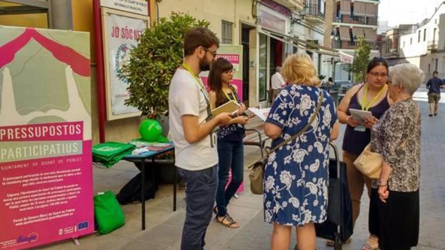 El ayuntamiento informó del proceso a los vecinos en la calle.