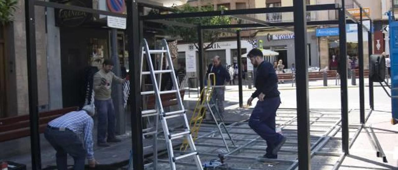 La recogida de 600 firmas no frena la retirada de una terraza en Sagunt