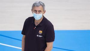 Svetislav Pesic dirige los entrenamientos con mascarilla