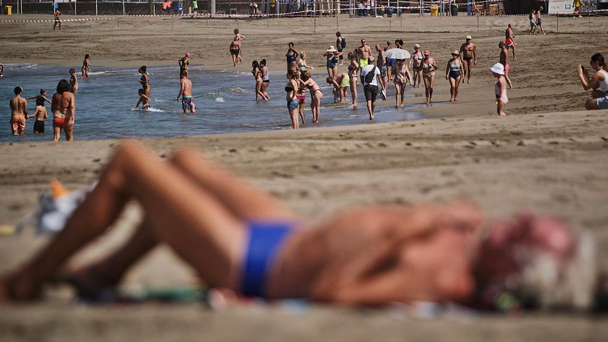 Playa de Las Vistas, en Los Cristianos. | | ANDRÉS GUTIÉRREZ